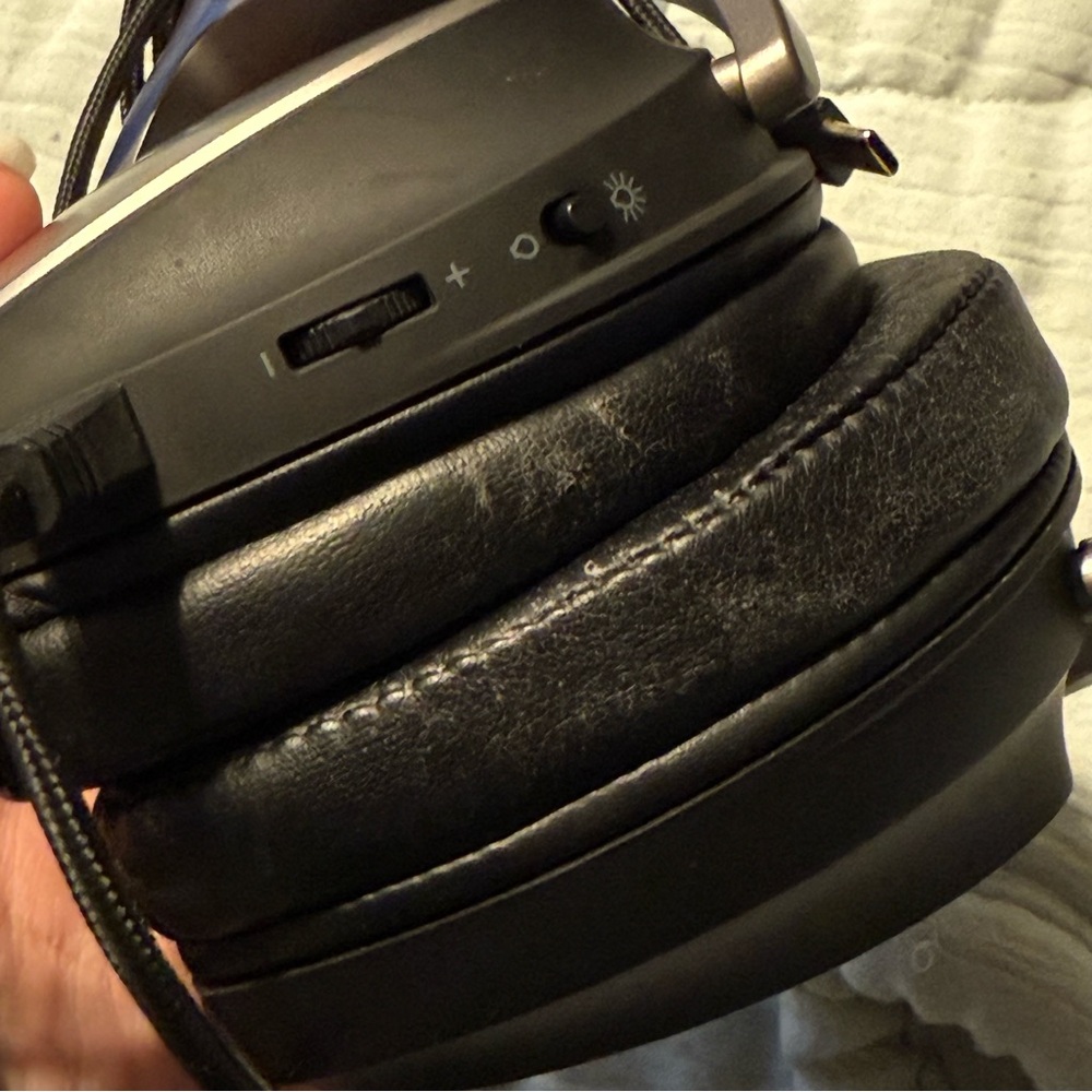 ASUS Black and Silver Computer Headset - Picture 11 of 12